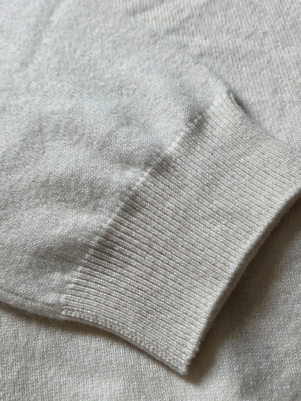 Men’s Cream V-Neck Cashmere Sweater